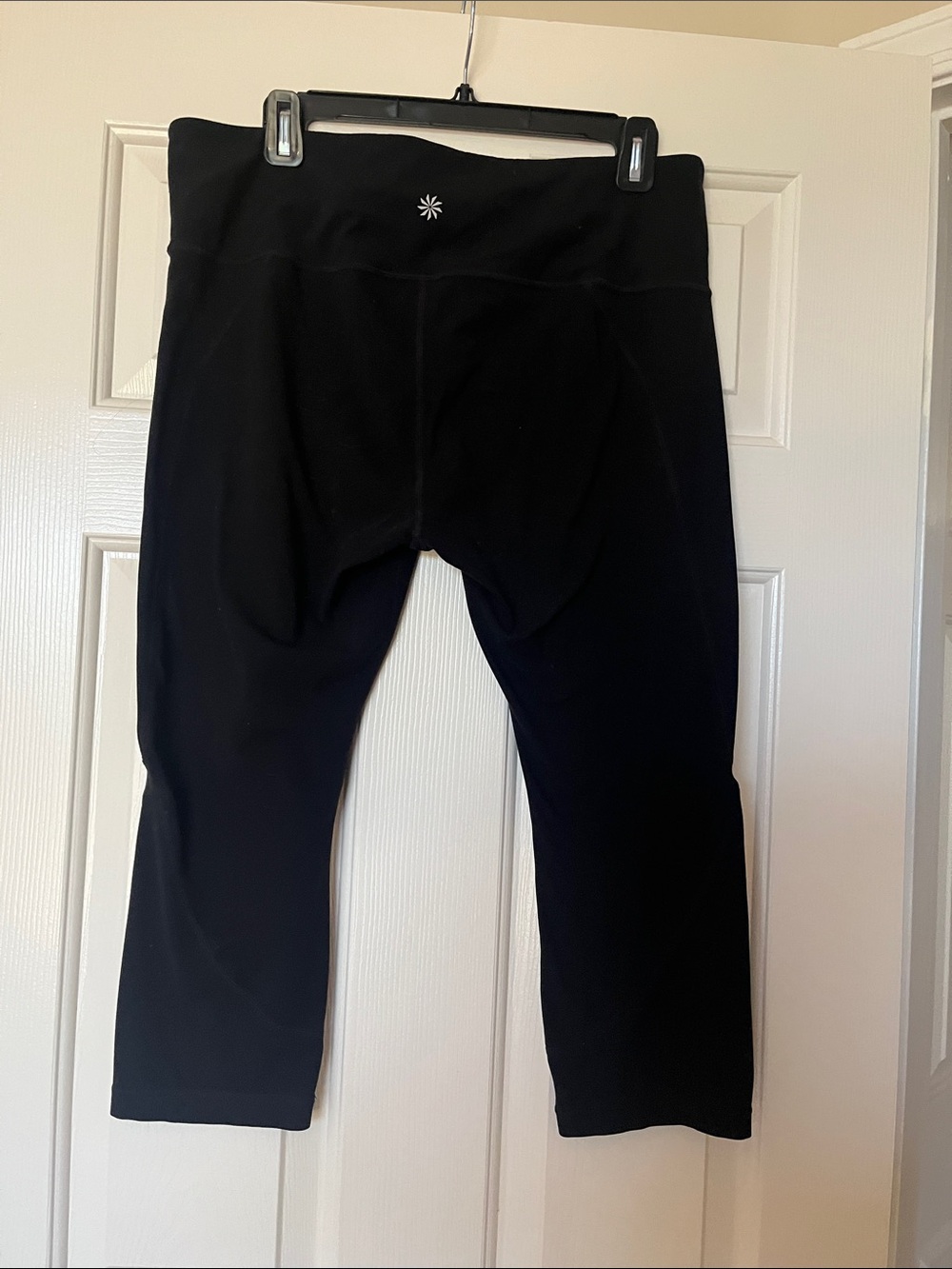 Athleta Black Cropped Workout Pants - Picture 2 of 4